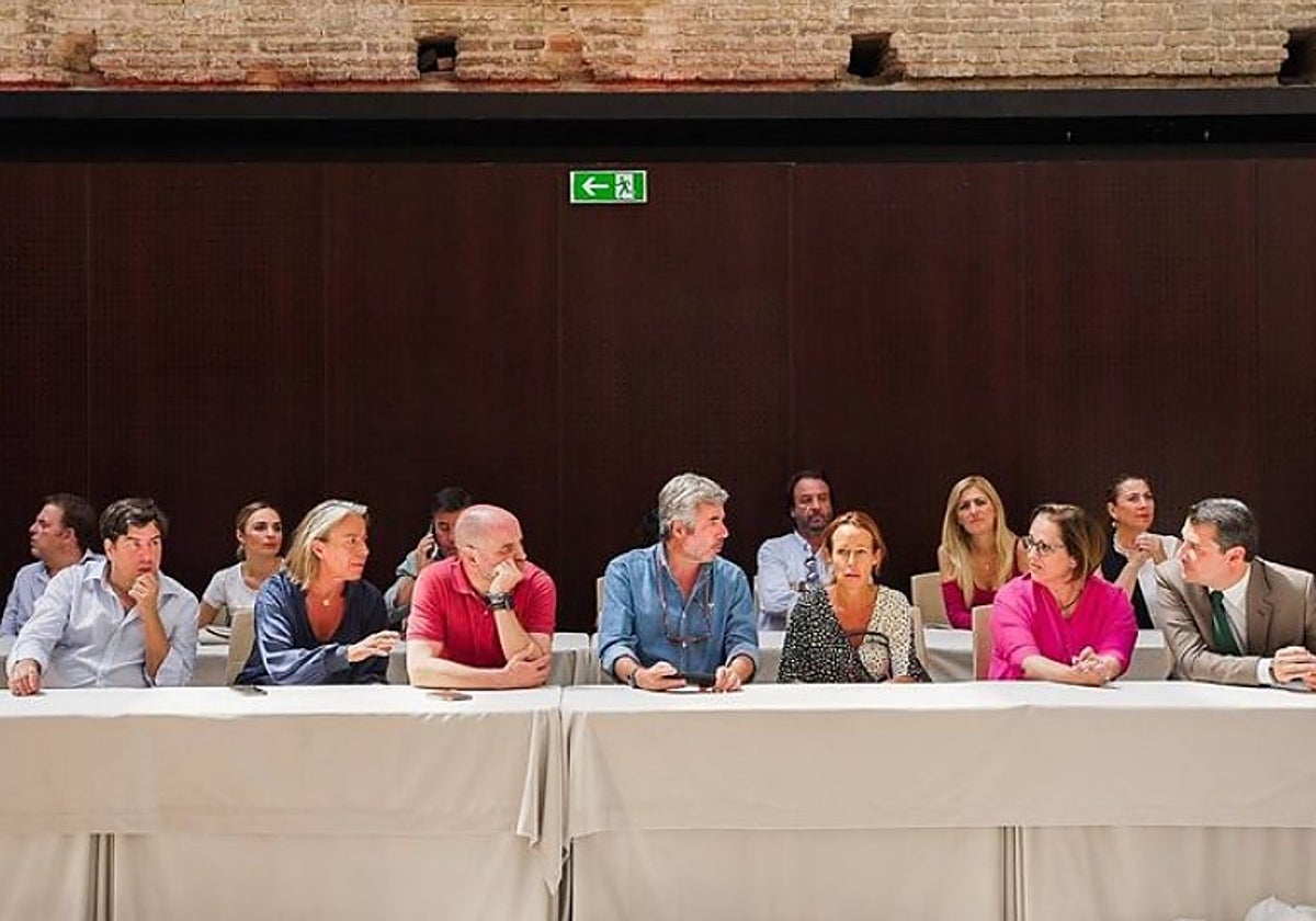 Bellido, con su equipo este viernes