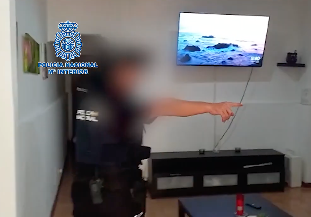 Una instantánea del momento de entrada y registro de la vivienda