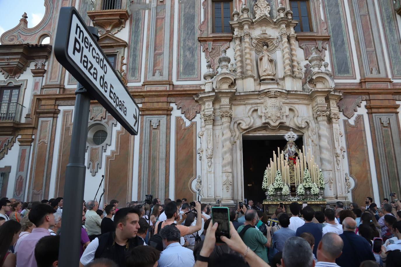 La procesión de la Virgen de la Quinta Angustia en Córdoba, en imágenes
