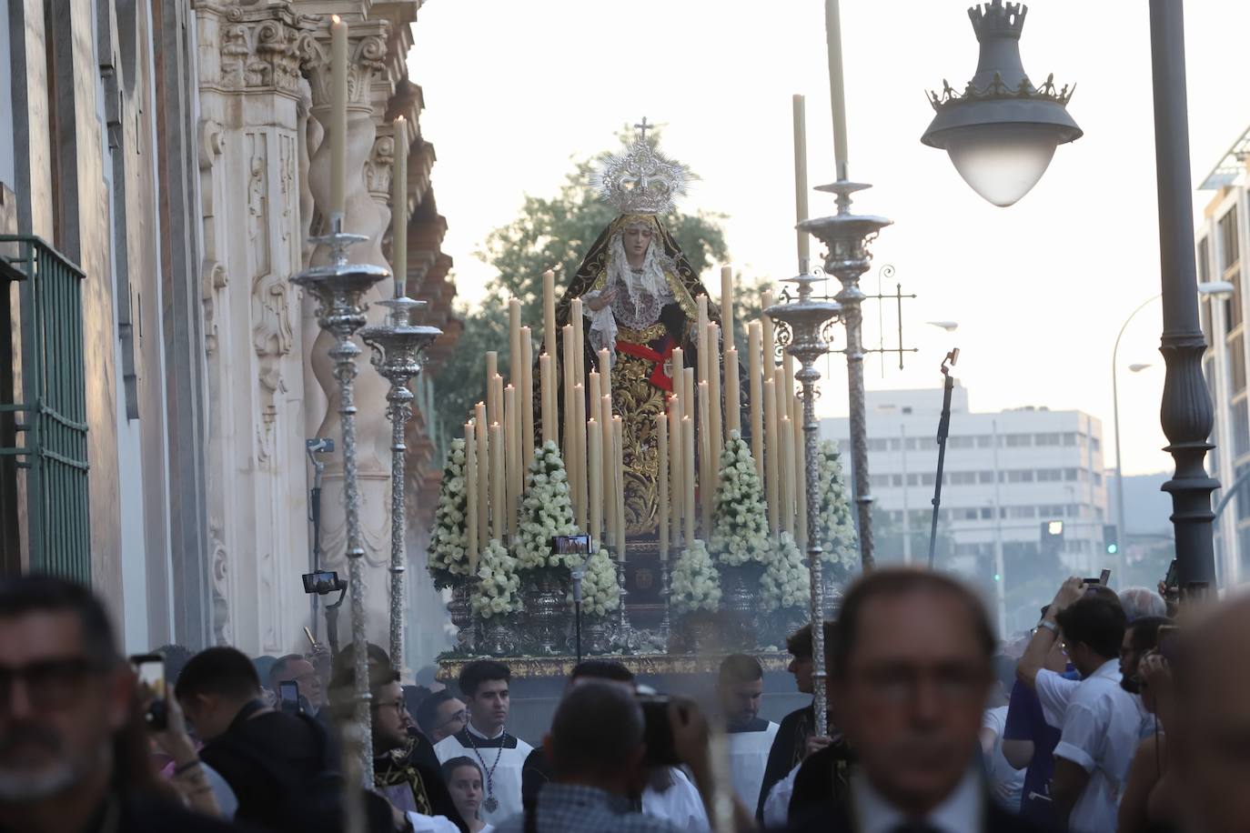 La procesión de la Virgen de la Quinta Angustia en Córdoba, en imágenes