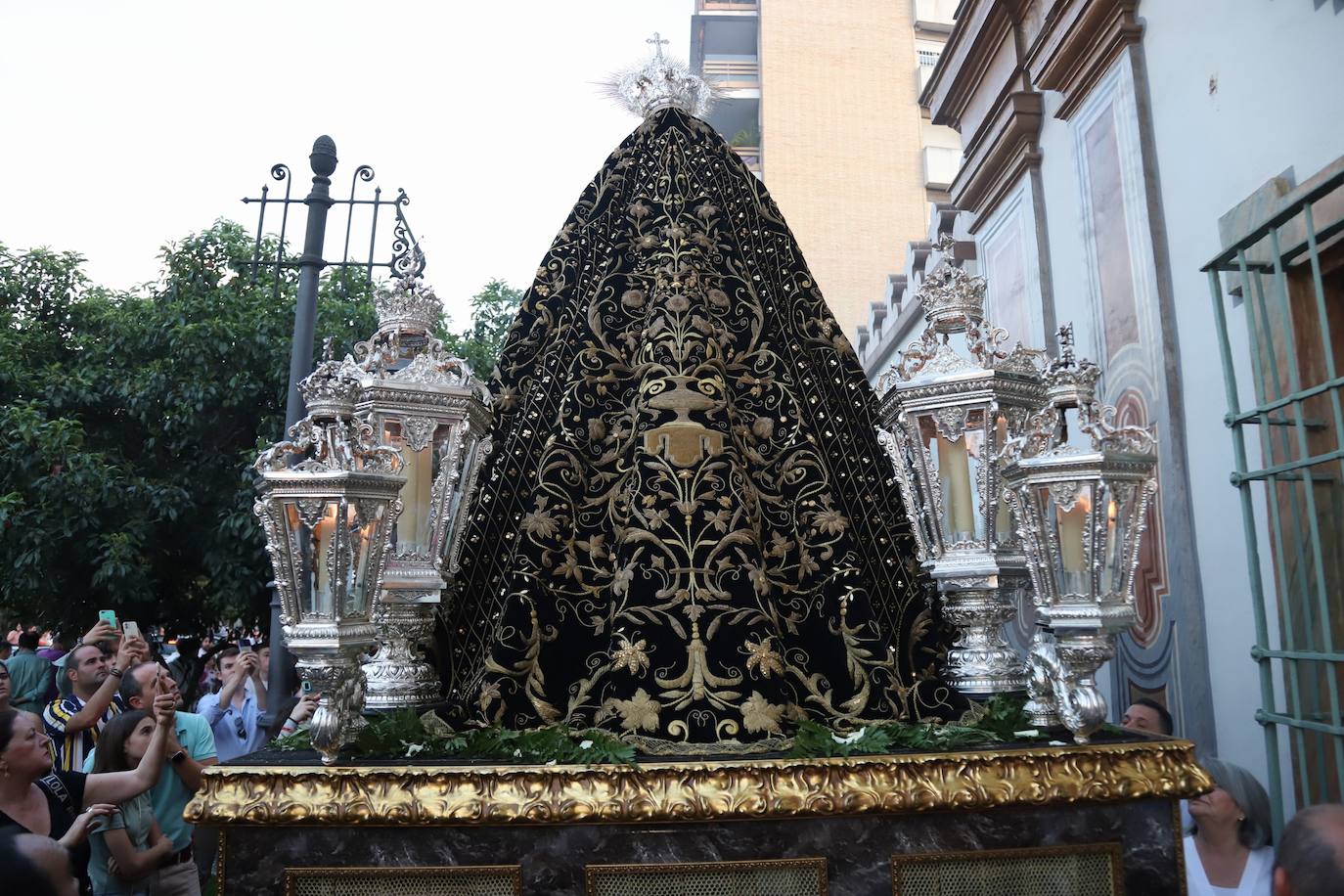 La procesión de la Virgen de la Quinta Angustia en Córdoba, en imágenes
