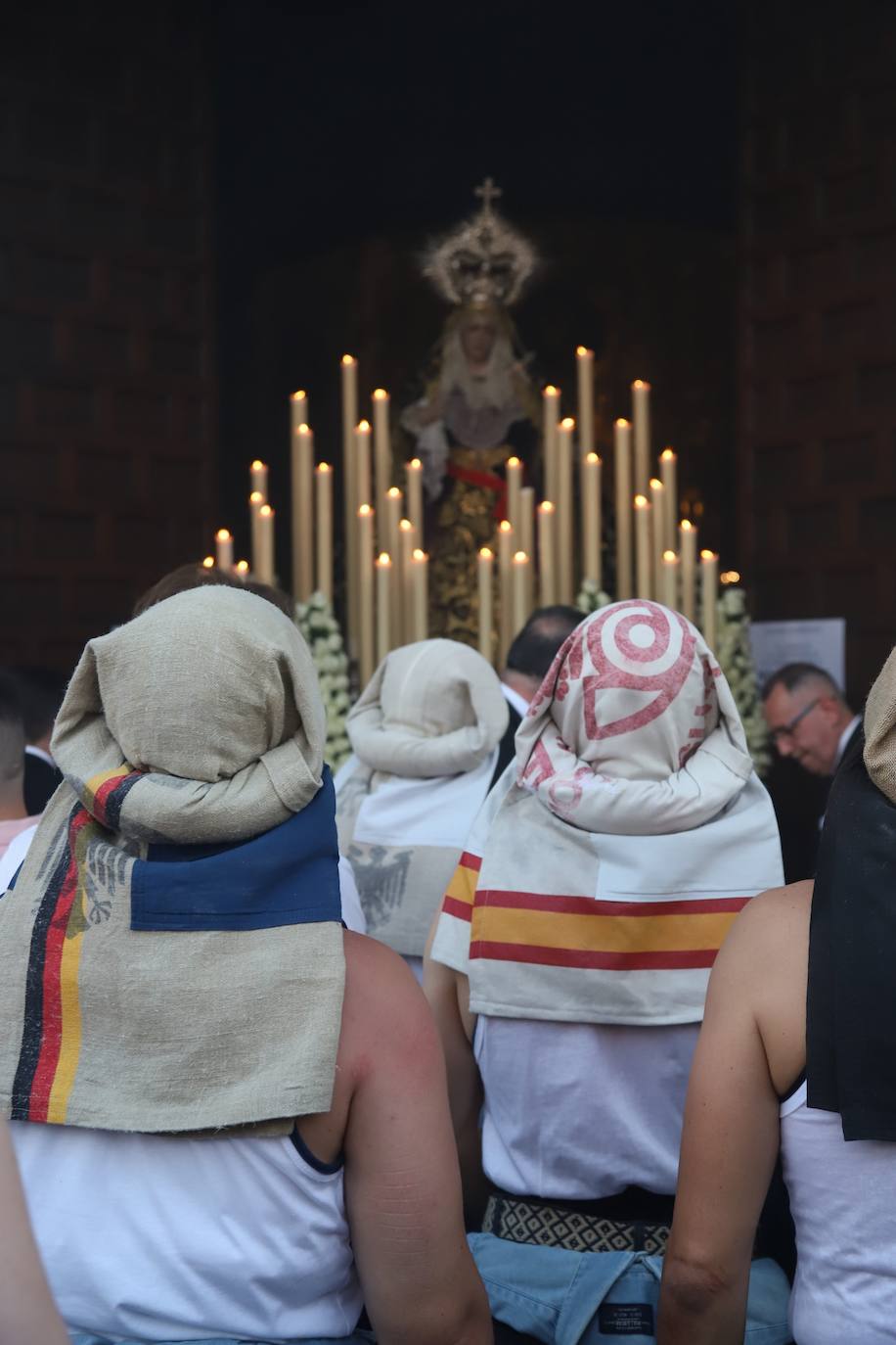 La procesión de la Virgen de la Quinta Angustia en Córdoba, en imágenes