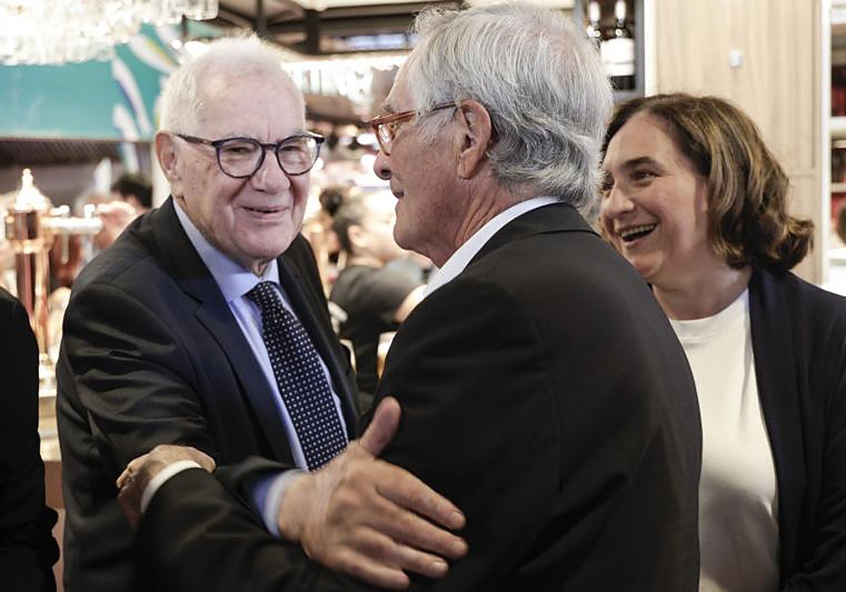 Maragall, Trias y Colau, durante un acto de la campaña electoral