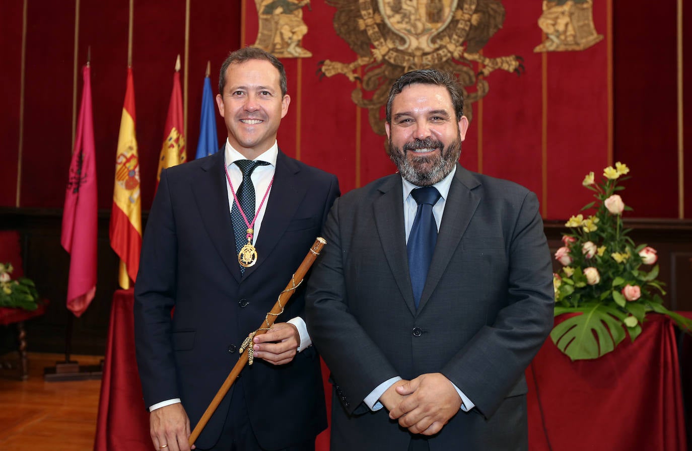 La toma de posesión de Carlos Velázquez como alcalde de Toledo, en imágenes