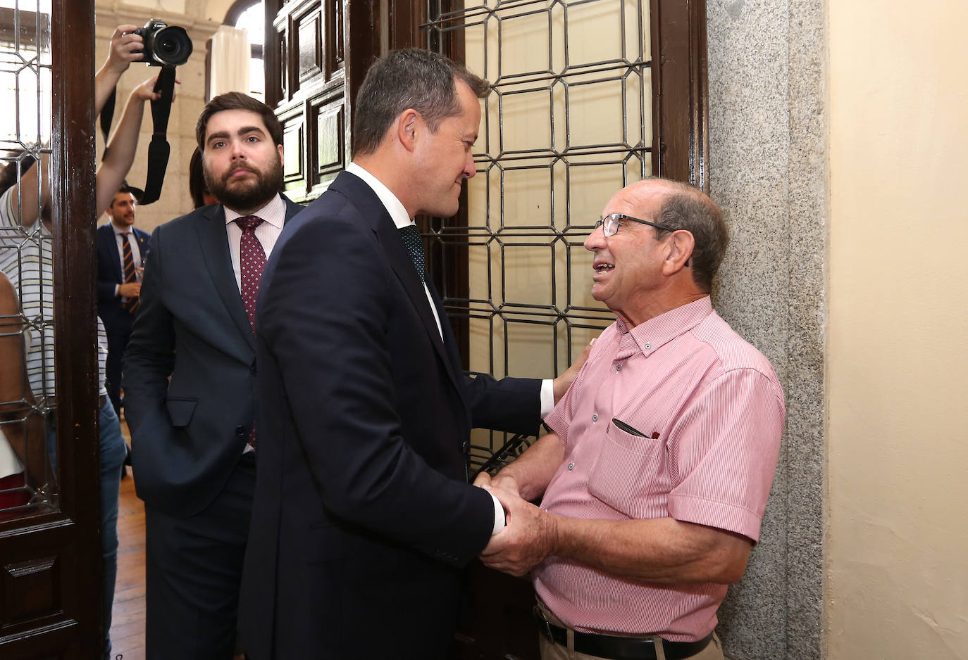 La toma de posesión de Carlos Velázquez como alcalde de Toledo, en imágenes