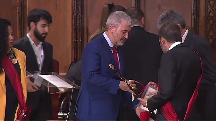 Collboni, investido alcalde de Barcelona con los votos de BComú y del PP