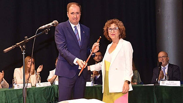 Traspaso de poder de Laura Arriaga a Luis Ramón Mohíno