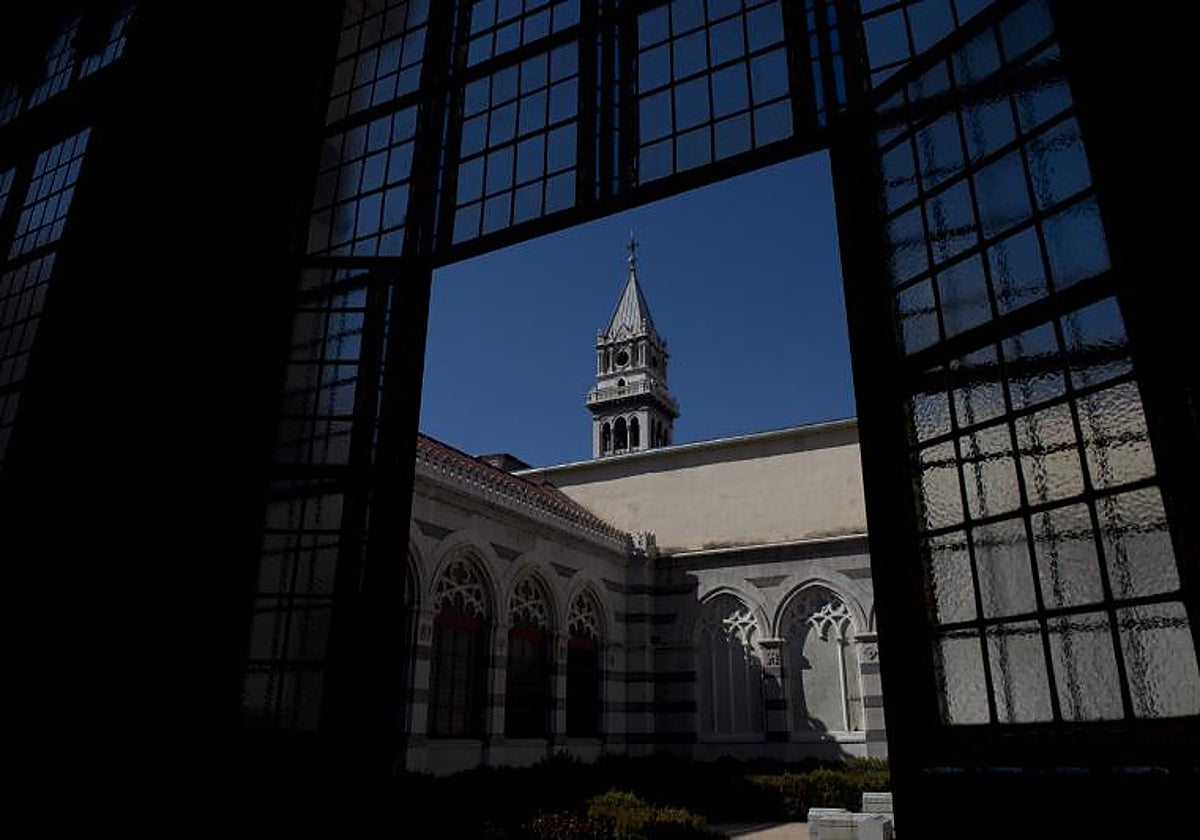 El claustro del Panteón de Hombres Ilustres, situado junto a la Basílica de la Virgen de Atocha