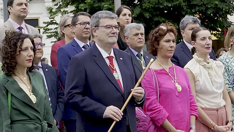 La nueva Corporación municipal de Bilbao se estrena con el desfile y ofrenda floral a su fundador