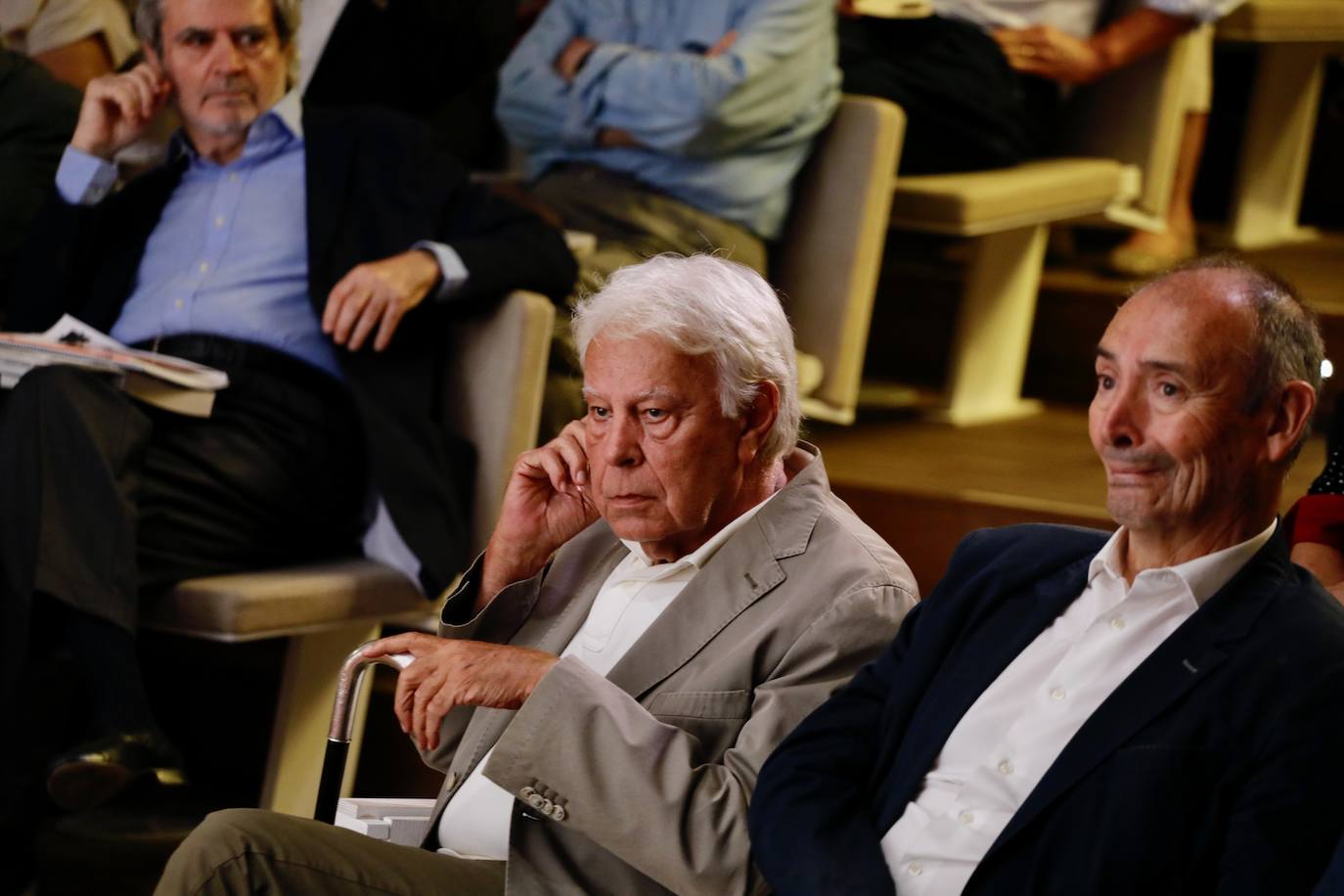 Felipe González y el expresidente del Senado Juan José Laborda