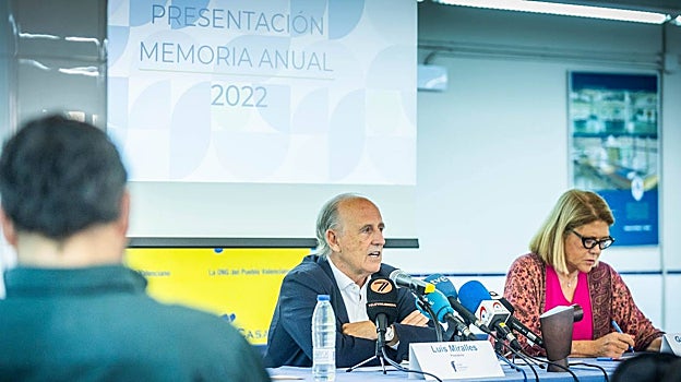 Luis Miralles y Guadalupe Ferrer durante la rueda de prensa ante los medios