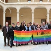 El colectivo LGTBI de Torrijos denuncia la retirada de la bandera del edificio del ayuntamiento