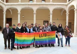 El colectivo LGTBI de Torrijos denuncia la retirada de la bandera del edificio del ayuntamiento