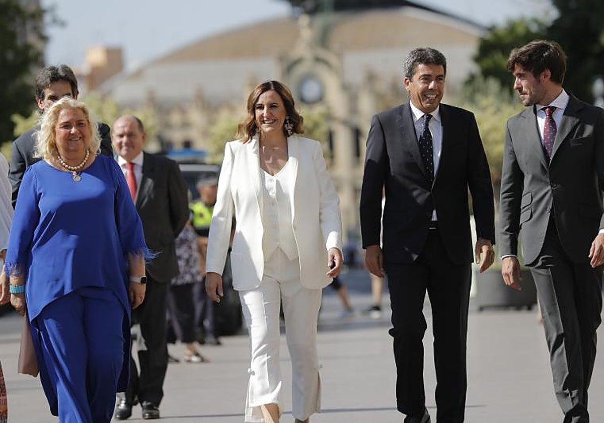 Imagen de archivo de la nueva alcaldesa de Valencia, María José Catalá, a su llegada al Consistorio durante su toma de posesión