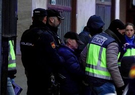 El juez deja a un paso del banquillo al jubilado de Burgos que envió sobres explosivos a Moncloa