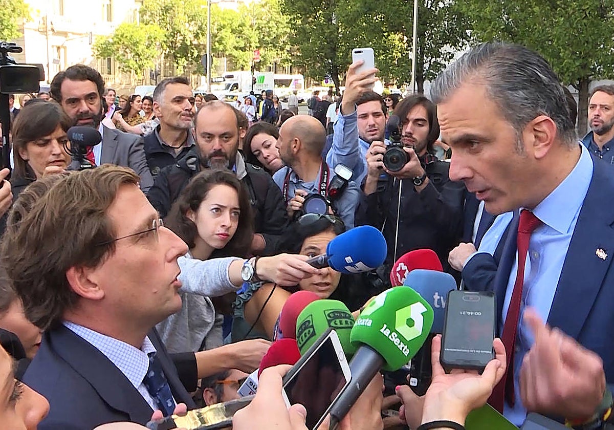 Almeida discutió en 2019 con Ortega Smith por el desmarque de Vox de una pancarta por un asesinato machista