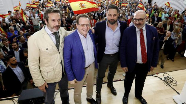 Ramírez del Río, junto a Santiago Abascal en un mitin de las anteriores generales