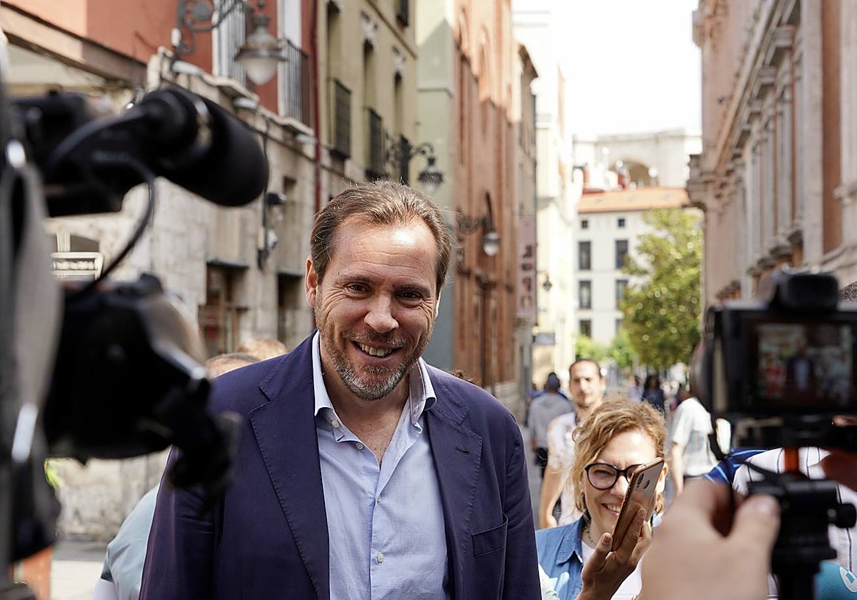 El socialista Óscar Puente comparece ante los medios en Valladolid