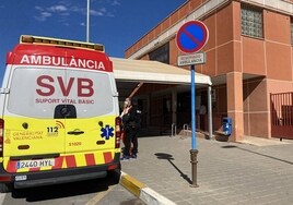 Cinco personas resultan heridas al quedarse encerradas en un ascensor incendiado en Valencia