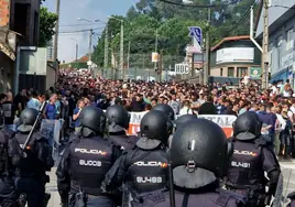 Cargas policiales y corte de la AP-9 en una nueva jornada de protestas del metal
