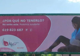 Cáritas instala una valla provida cerca del Hospital de Talavera que estará expuesta hasta fin de año