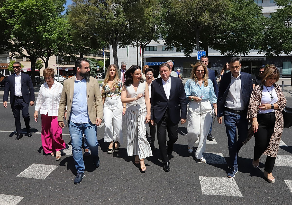 Luis Planas junto al resto de miembros de las candidaturas del PSOE por Córdoba al 23J