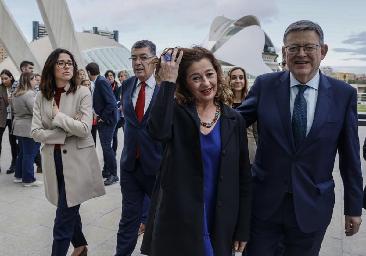 Francina Armegol y Ximo Puig, en una imagen de diciembre de 2022, en un encuentro valenciano-balear en Valencia