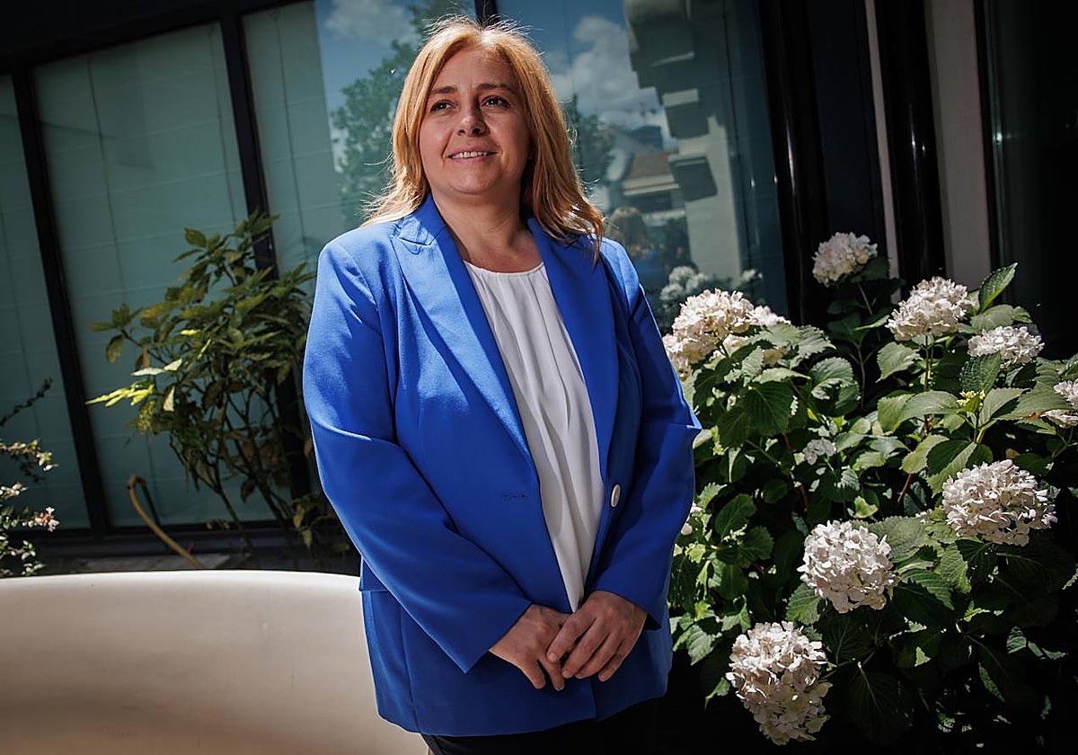 La vicealcaldesa de Madrid, Inmaculada Sanz, en una terraza de Cibeles