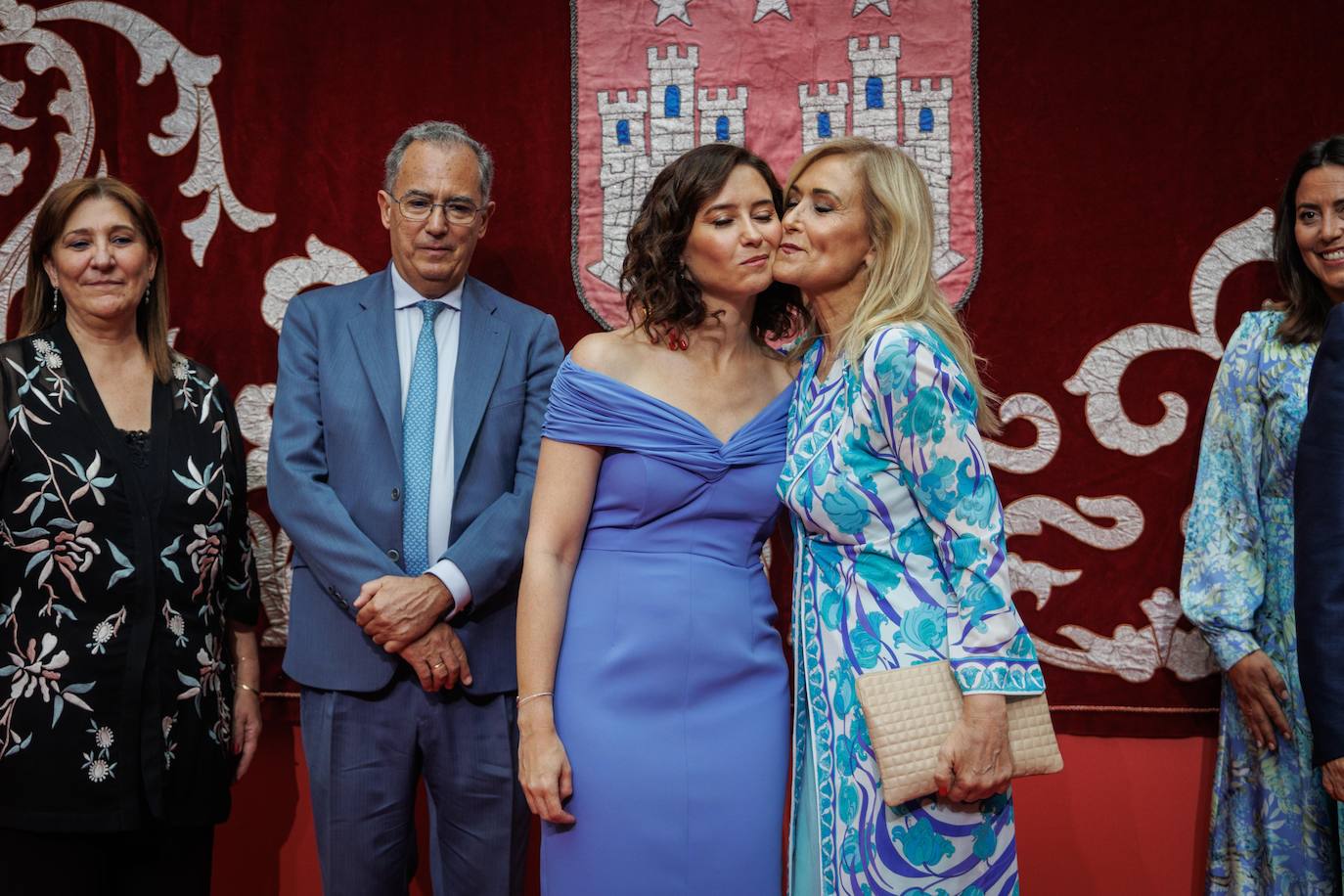 La presidente de la Comunidad de Madrid, Isabel Díaz Ayuso, junto a la expresidenta madrileña Cristina Cifuentes