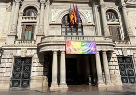 El Ayuntamiento de Valencia luce este sábado la bandera por el Orgullo LGTBI