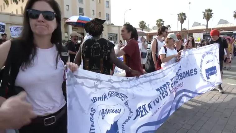 Manifestación en Melilla en memoria de las víctimas de la tragedia en la valla hace un año