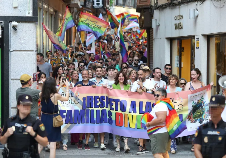 Las calles de Toledo volvieron a acoger la marcha  LGTB, que reivindica a 'las familias diversas'