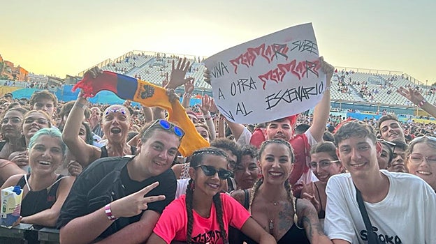 Público al abrir las puertas para ver a Rosalía