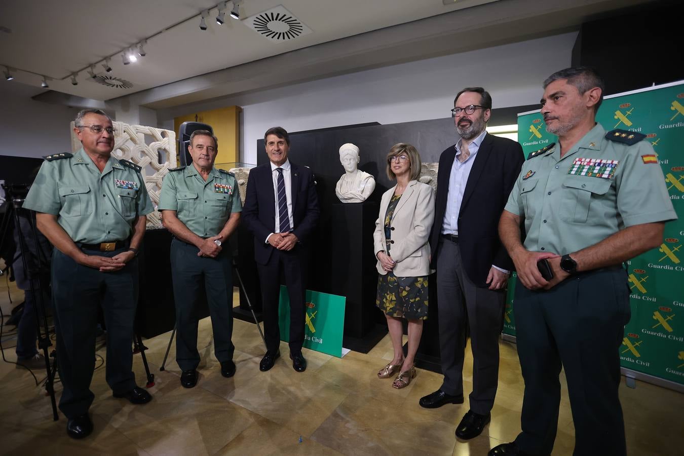 Fotos: Las decenas de piezas arqueológicas intervenidas por la Guardia Civil en Córdoba