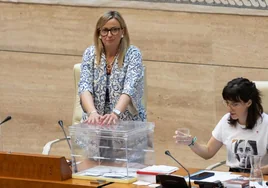 La presidenta de la Asamblea de Extremadura inicia las consultas para proponer un candidato a la investidura