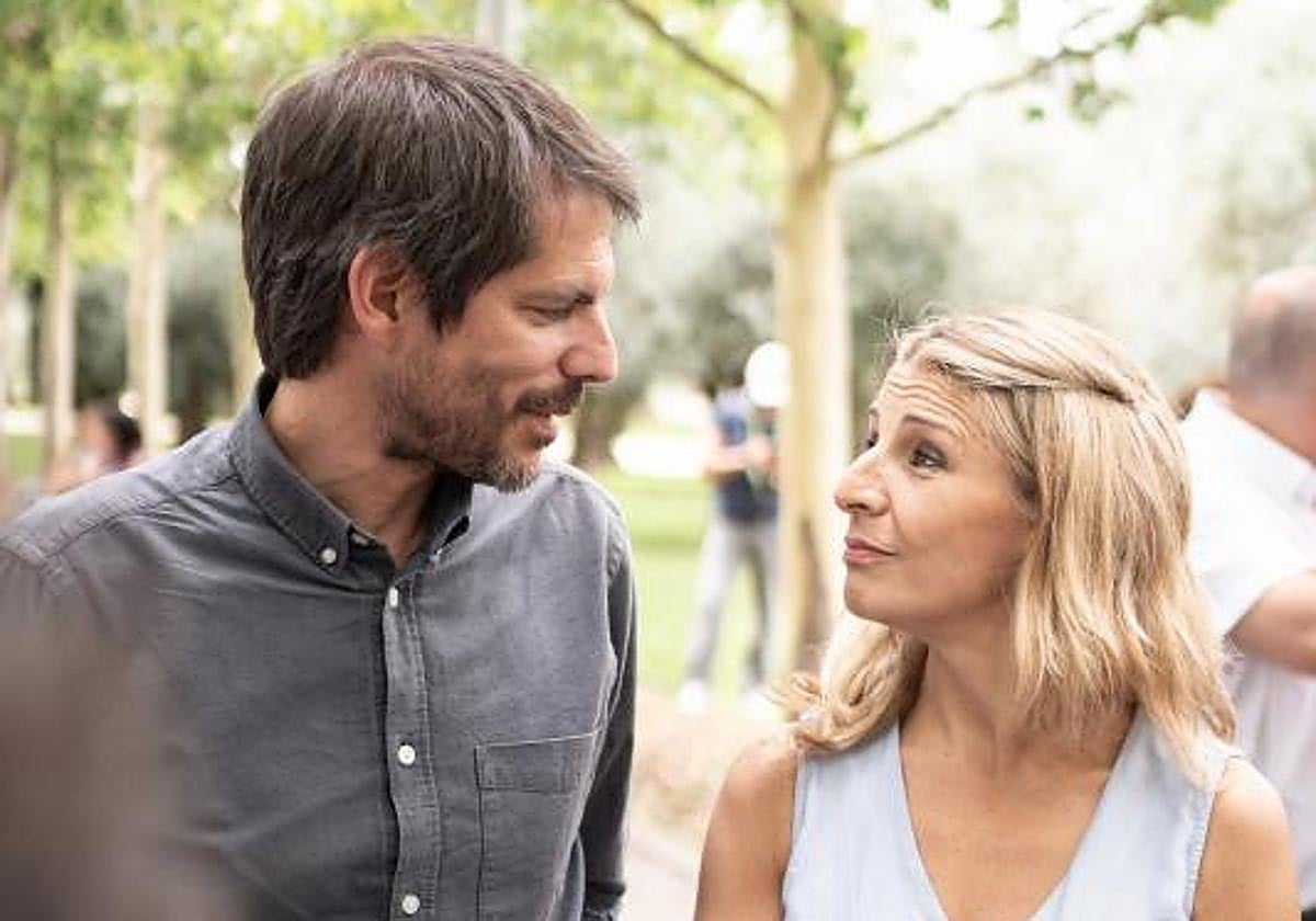 El portavoz de Sumar en la campaña electoral, Ernest Urtasun y la vicepresidenta segunda y líder de la plataforma, Yolanda Díaz