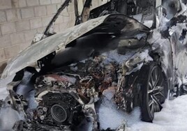 Investigan si la quema de un coche que cuesta nuevo más de 100.000 euros forma parte de una venganza