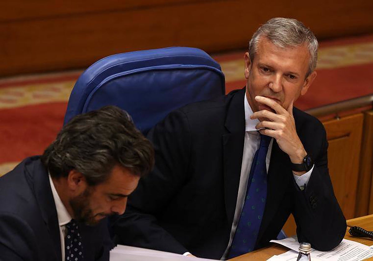 El presidente de la Xunta, Alfonso Rueda, en la sesión de control de este miércoles en el Parlamento gallego