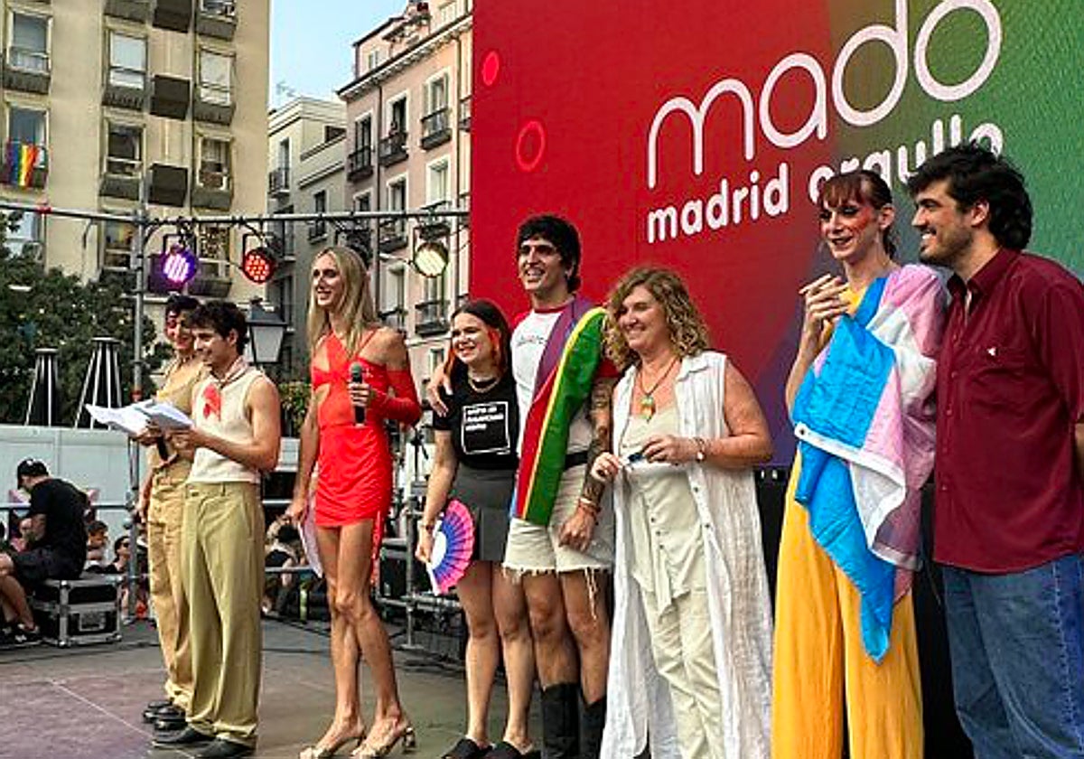 Intervención de Alba Flores durante el pregón del Orgullo.