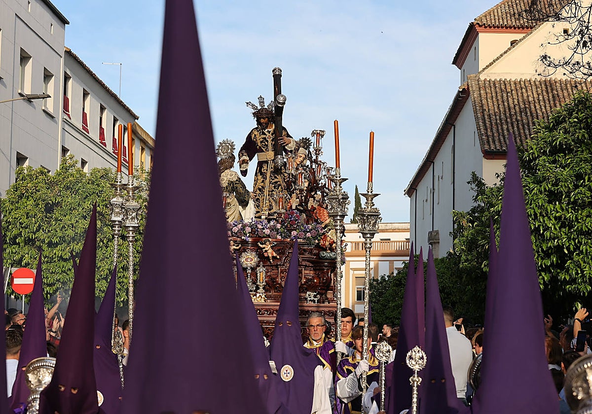 Nazarenos de la Santa Faz, ante Nuestro Padre Jesús Nazareno de la Santa Faz, el pasado Martes Santo