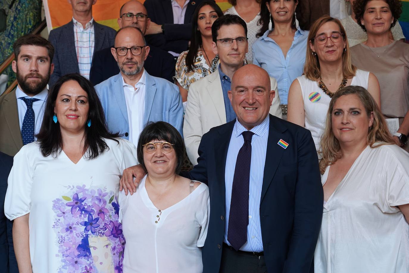 Acto institucional con motivo del Día Internacional del Orgullo LGTBI+ en el Ayuntamiento de Valladolid con el alcalde, Jesús Julio Carnero