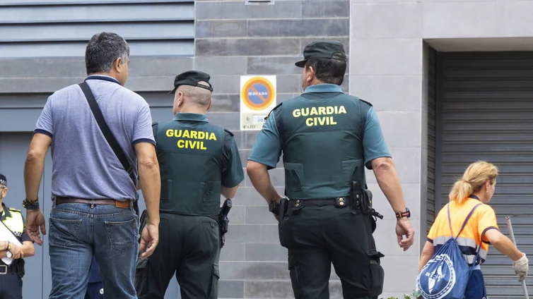 Detenido un hombre acusado de robar en el interior de 59 vehículos de madrugada en la localidad valenciana de Puzol