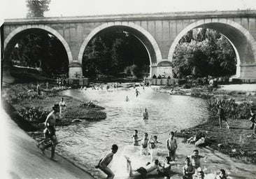 Baños en el Manzanares y cines de verano para escapar del calor en el estío madrileño de hace cien años