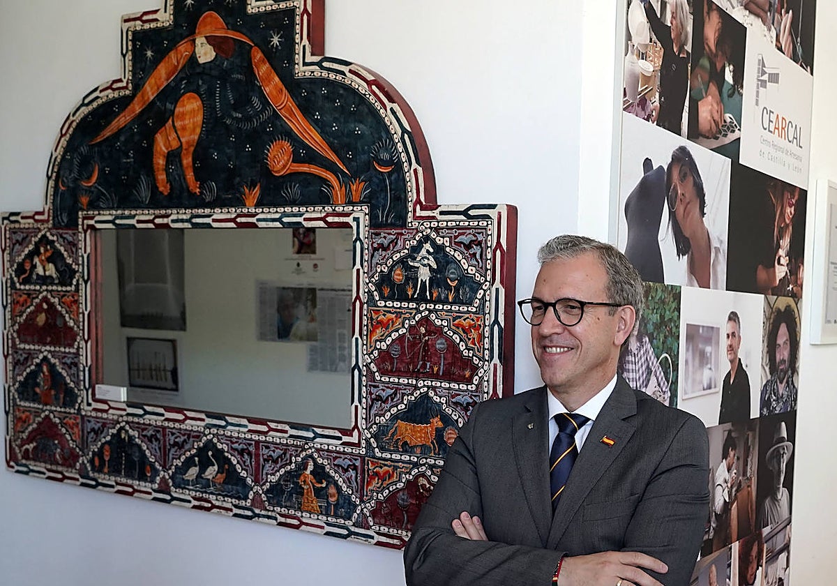 El consejero de Industria, Comercio y Empleo, Mariano Veganzones, este viernes en la sede del Centro Regional de Artesanía