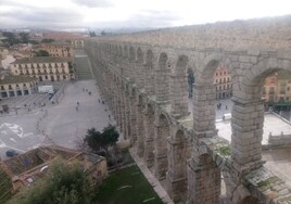 Grave un joven de 22 años tras precipitarse del Acueducto de Segovia