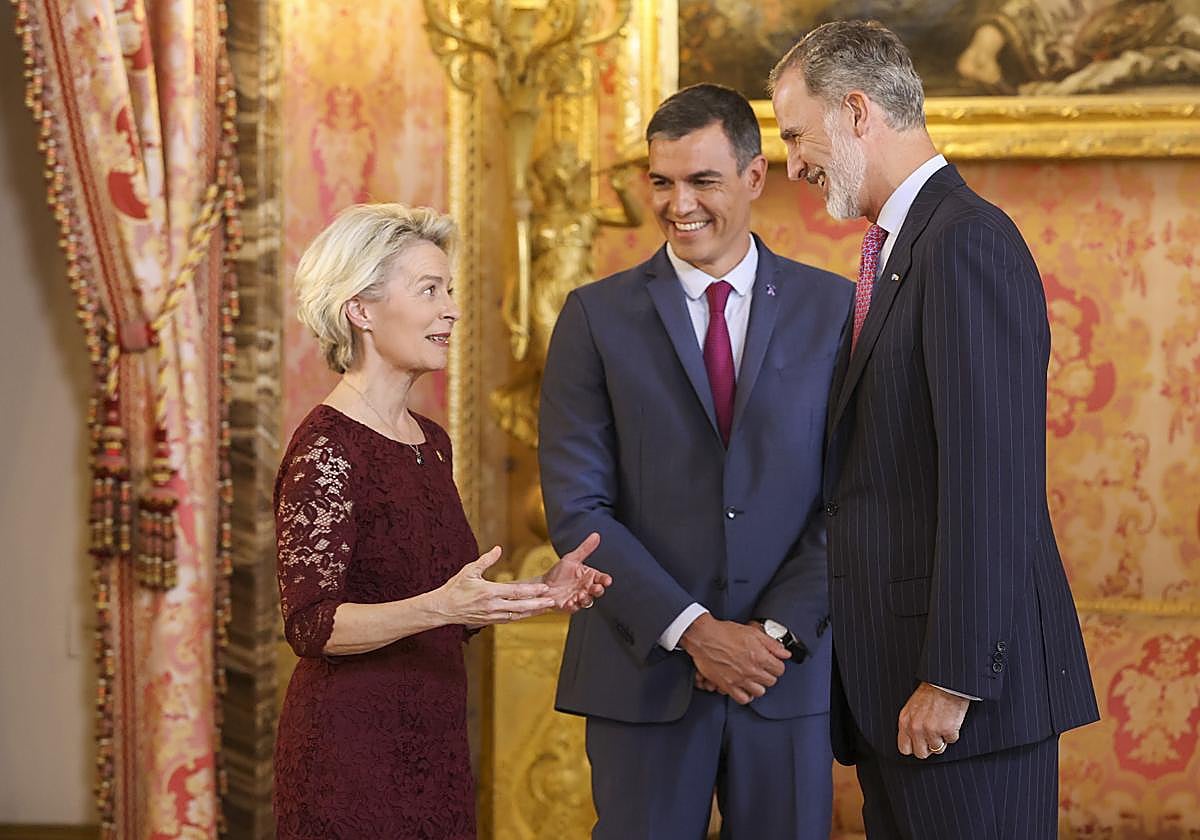 Felipe VI mantiene un encuentro con el presidente del Consejo Europeo, Charles Michel, con motivo del comienzo de la presidencia española de la UE