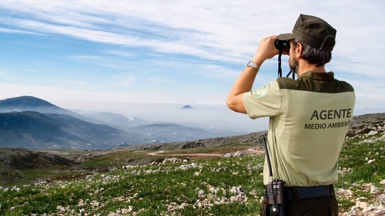 Andalucía ultima una ley para garantizar la carrera profesional de los Agentes de Medio Ambiente