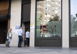 El desempleo desciende un 3,93% en Castilla y León con 4.370 parados menos