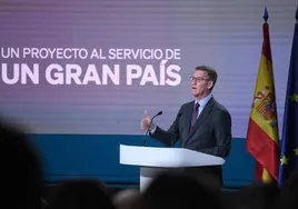Feijóo se ancla al centro y tiende la mano a un PSOE sin Sánchez: «Me presento para ser la alternativa serena que reclama la mayoría de los españoles»