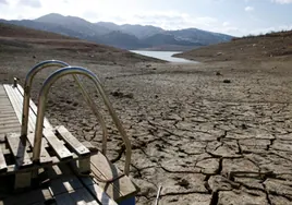 Cortes de agua, duchas secas y prohibición de riego: Varios pueblos de Málaga imponen restricciones por la sequía